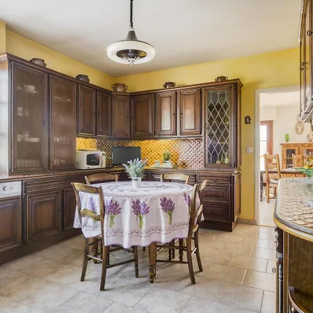 Сasa de vacaciones Lavish Holiday In Granges-sur-lot With Garden Granges-sur-Lot